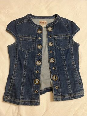Women’s sleeveless Jean jacket size M